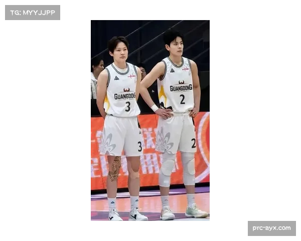 北京女篮外援米切尔空砍两双 上海队关键时刻表现更稳定 北京女篮外援米切尔空砍两双 上海队关键时刻表现更稳定